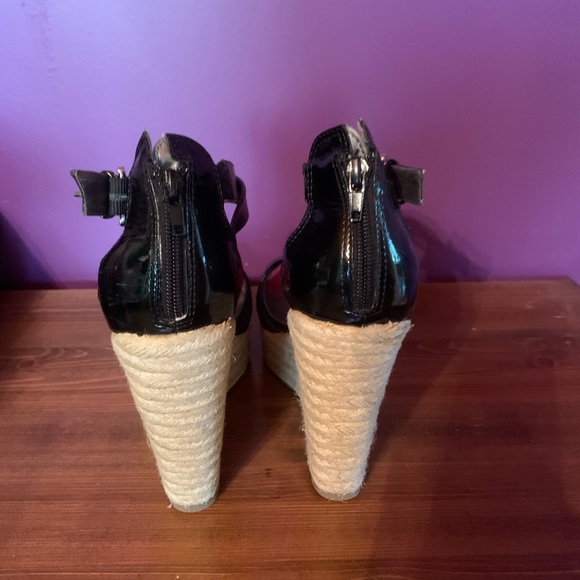 Guess Sandals Size 10 - Picture 3 of 7